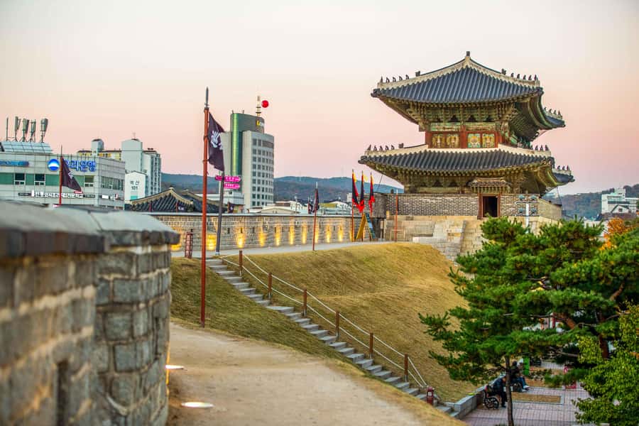 Seoul : Suwon Hwaseong Fortress+Starfield Library+Waujeongsa - Walking the walls of Suwon Hwaseong