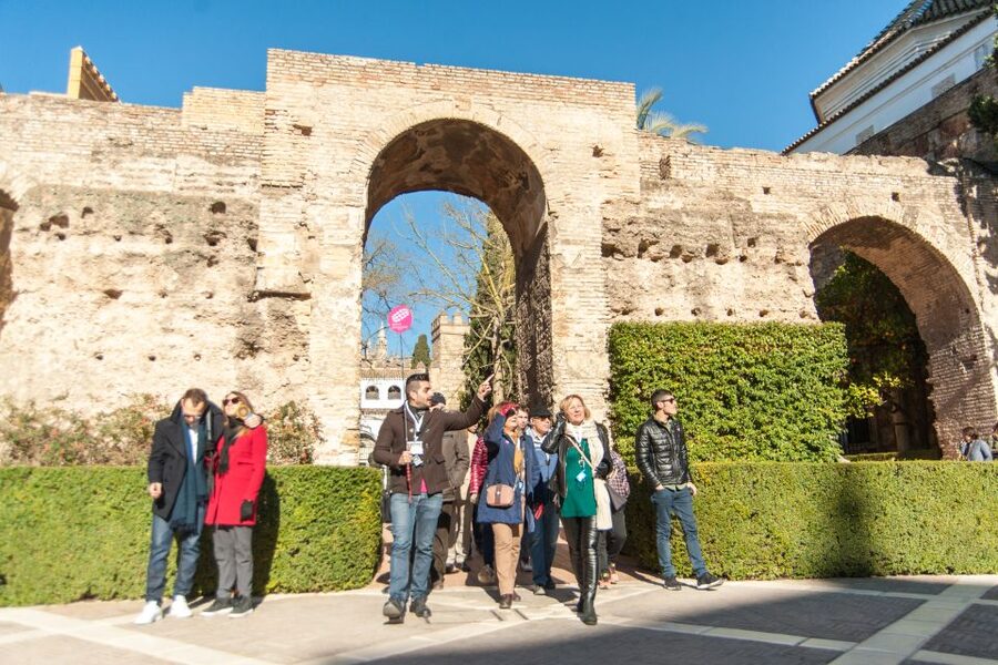Seville: Alcázar and Cathedral Entry Ticket and Guided Tour - Walking to Seville Cathedral