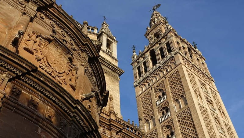 Seville: Alcázar, Cathedral, and Giralda Small-Group Tour - Seville Cathedral, one focused hour inside