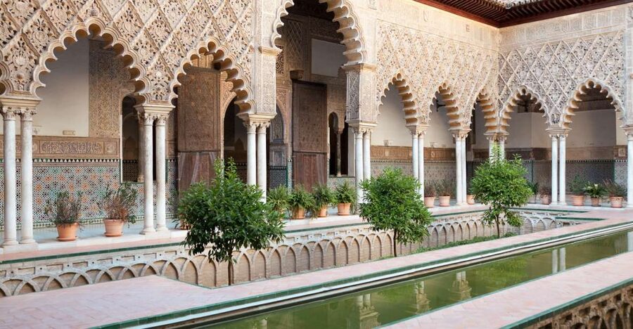 Seville: Alcázar, Cathedral & Giralda Fast Track Guided Tour - Meeting the guide in Plaza del Triunfo