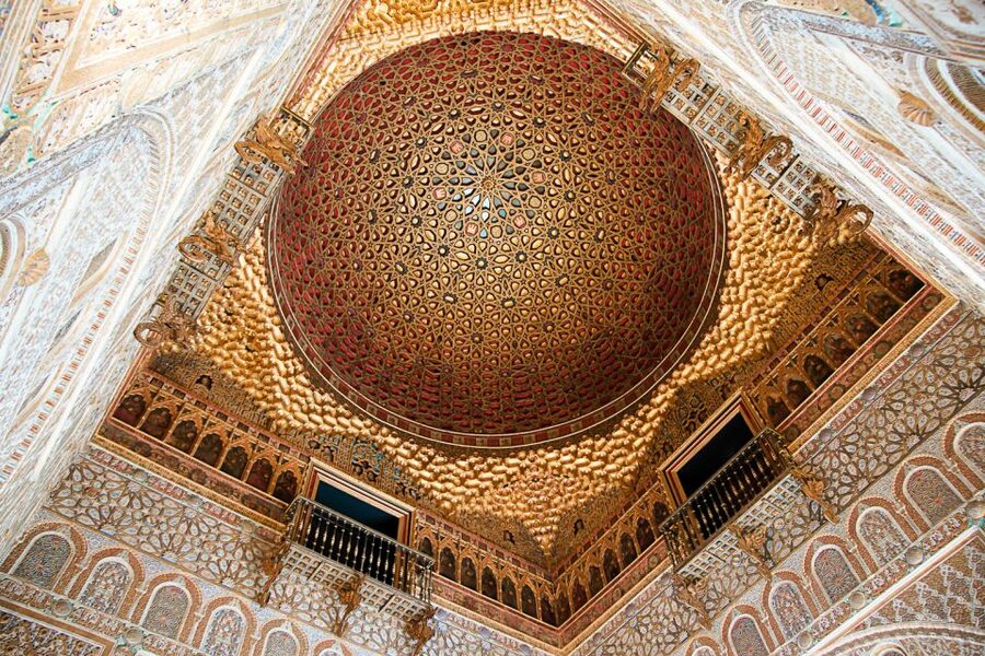 Seville: Alcázar, Cathedral & Giralda Fast Track Guided Tour - The Alcázar’s gardens and the cost of a guided visit
