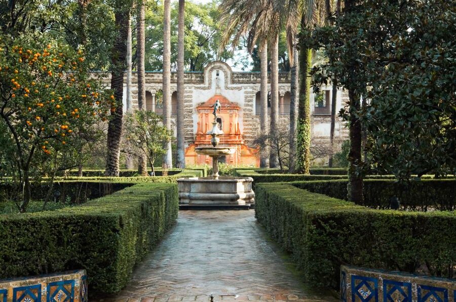 Seville: Alcázar, Cathedral & Giralda Fast Track Guided Tour - Climbing the Giralda’s unusual ramp
