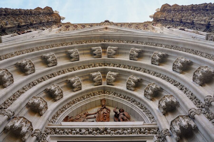 Seville: Alcazar & Cathedral Skip-the-Line Guided Tour - The gardens are worth protecting time for
