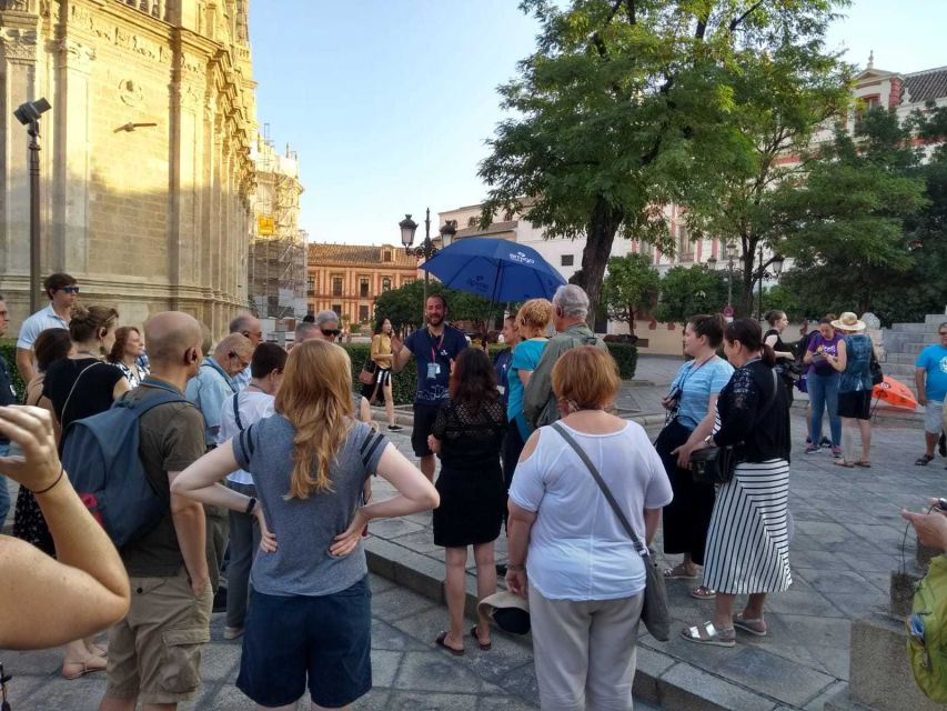 Seville: Alcázar Fast-Track Access with Guided Tour - Choosing between shared and private visits