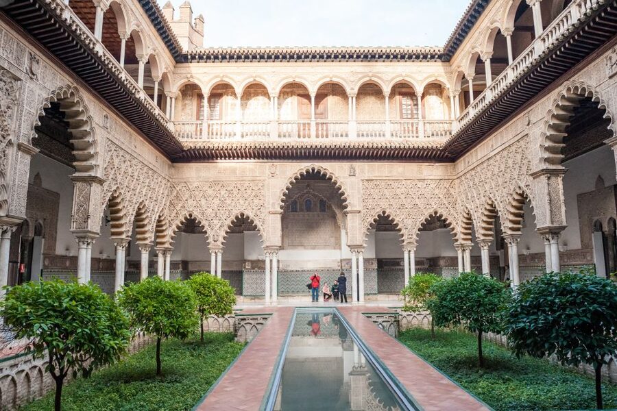 Seville: Alcázar Guided Tour - The palace rooms and courtyards