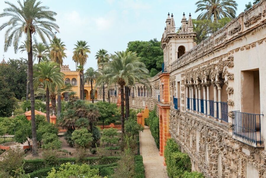 Seville: Alcazar Skip-the-Line Guided Tour with Tickets - Language and guide quality