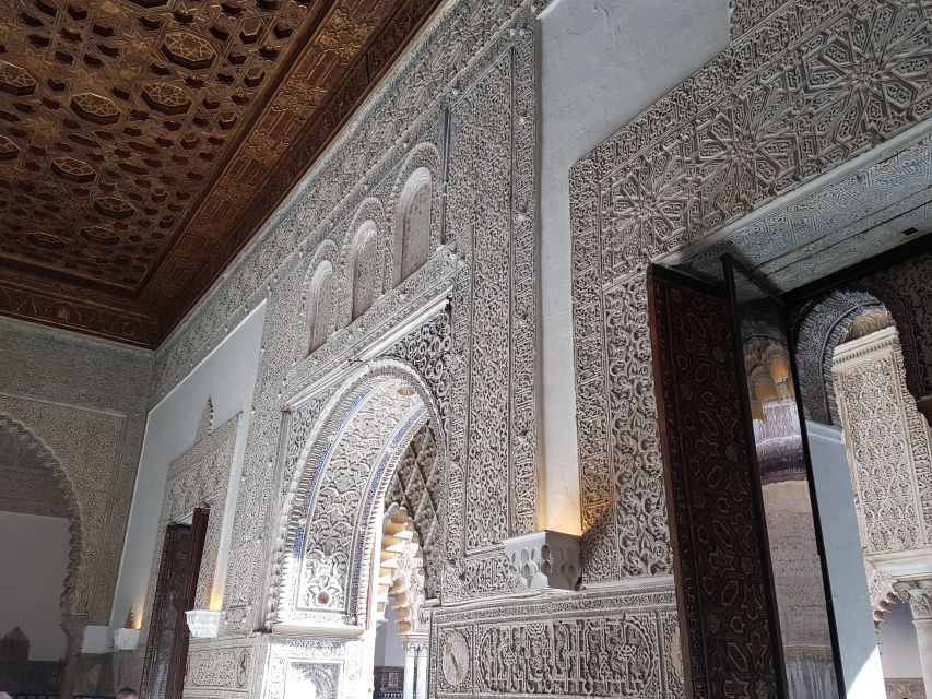 Seville: Alcázar Tour with Tickets Included - The gardens: why you should not hurry away