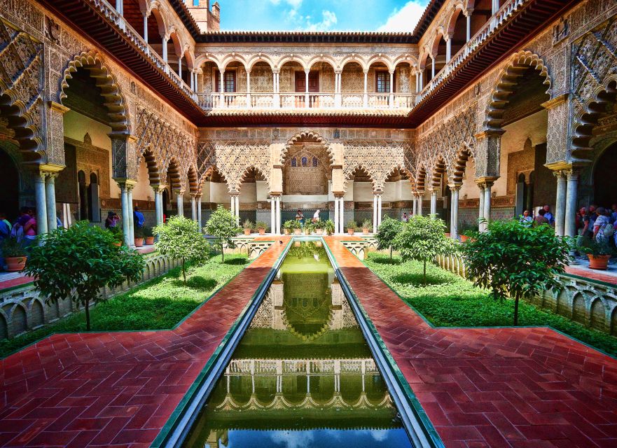 Seville: Alcázar Tour with Tickets Included - How the guides shape the experience