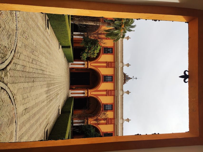 Seville: Alcázar Tour with Tickets Included - Meeting your guide in central Seville