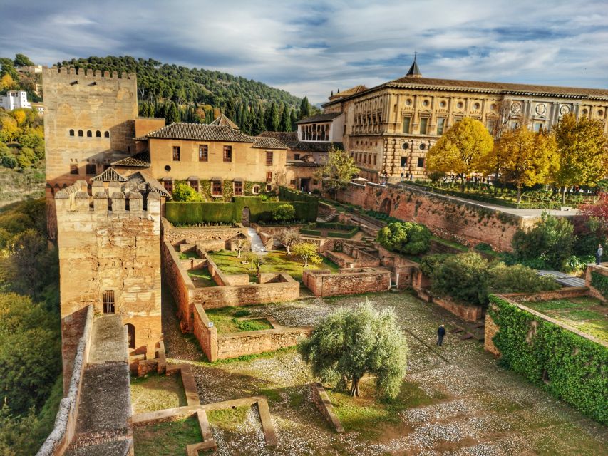 Seville: Alhambra Day Trip with Guide & Nasrid Palaces Entry - The three-hour ride from Seville to Granada