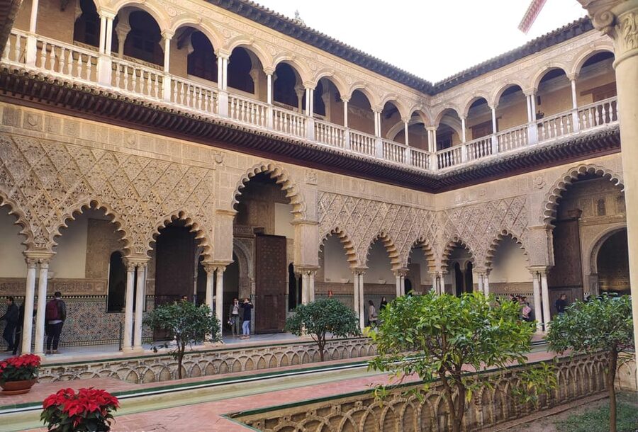 Seville: Cathedral & Alcázar Guided Tour with River Cruise - Who should book this tour?