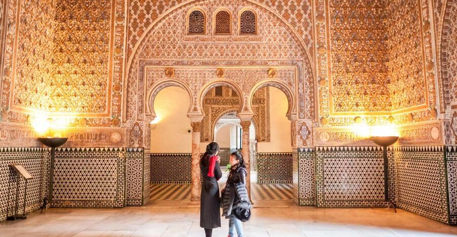 Seville: Cathedral, Giralda & Alcazar Entry With Guided Tour - What the guides add