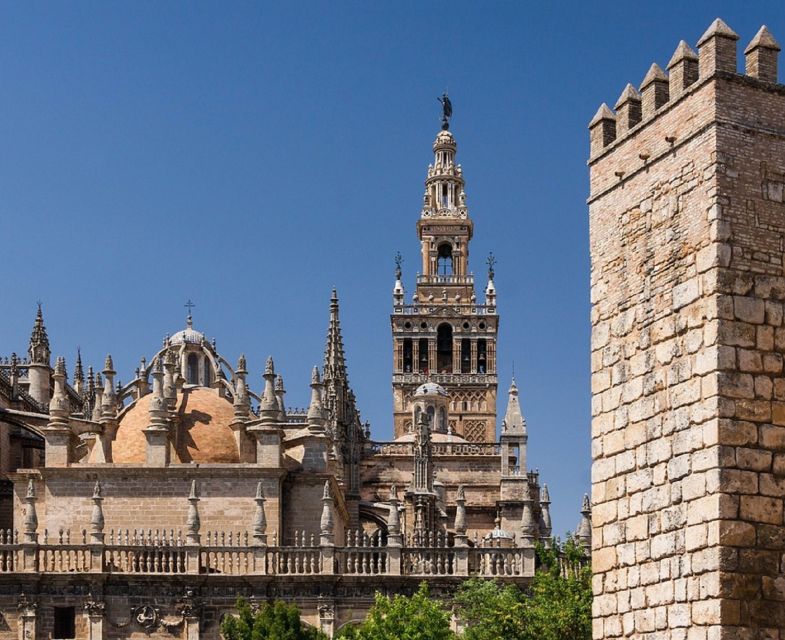 Seville: Cathedral, Giralda & Alcázar Guided Tour - Climbing the Giralda, the former minaret