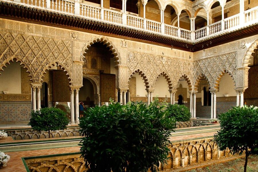 Seville: Cathedral, Giralda & Alcázar Guided Tour - The Alcázar, where Moorish and royal Seville meet