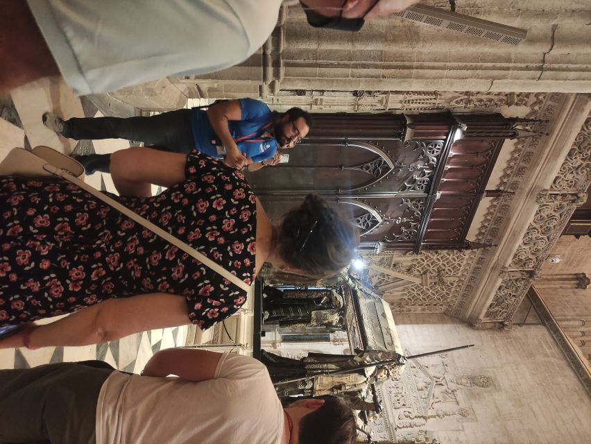Seville: Cathedral, Giralda, and Alcazar Guided Tour - Walking to the Royal Alcázar