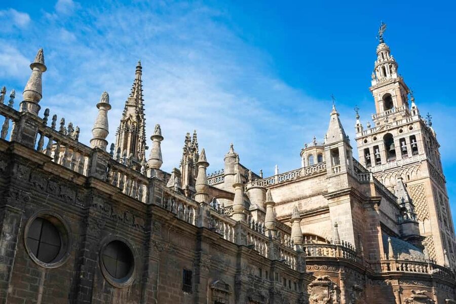 Seville Guided Tour: Cathedral, Giralda & Optional Alcázar - Why Seville Cathedral deserves a guided visit
