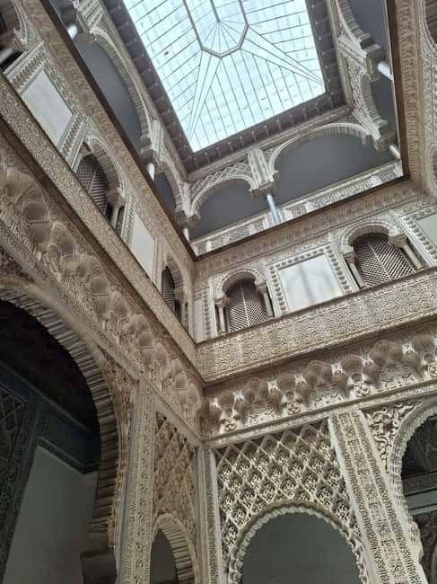 Seville: Guided tour of the Alcazar, Cathedral, and Giralda - Climbing the Giralda for a city view