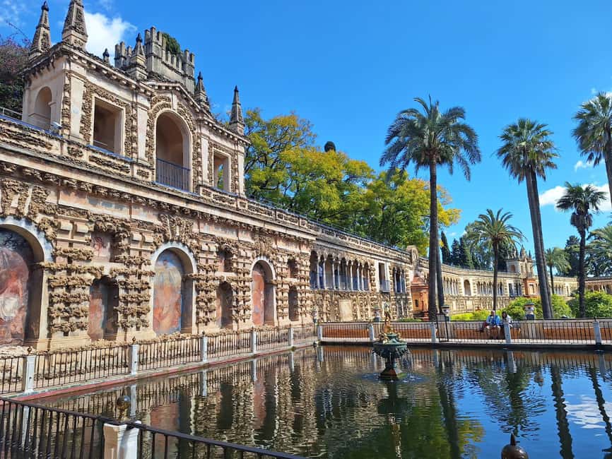 Seville: Guided tour of the Alcazar, Cathedral, and Giralda - Entering the Royal Alcazar and its Mudejar palaces