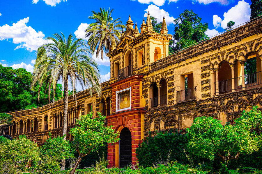 Seville: Priority Access Cathedral, Giralda & Alcázar Tour - Climbing the Giralda for a city view