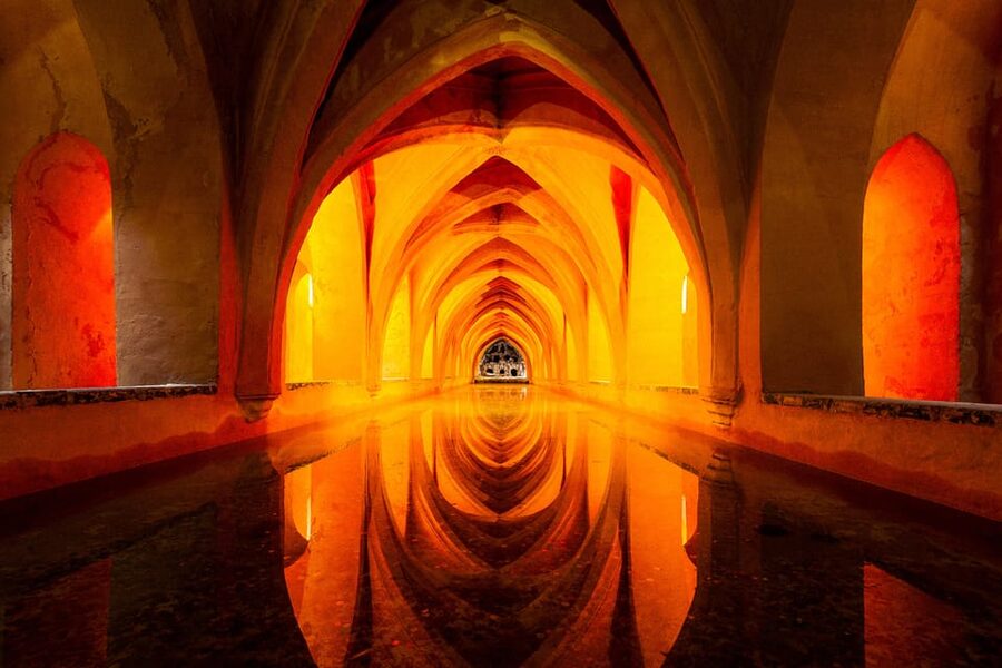 Seville: Priority Access Cathedral, Giralda & Alcázar Tour - What the guides add to the experience