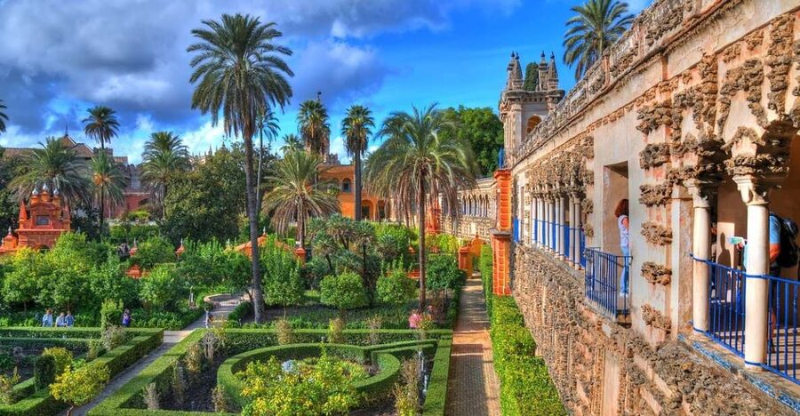 Seville: Real Alcazar of Seville Guided Tour and Ticket - Reading the Alcázar’s mix of styles