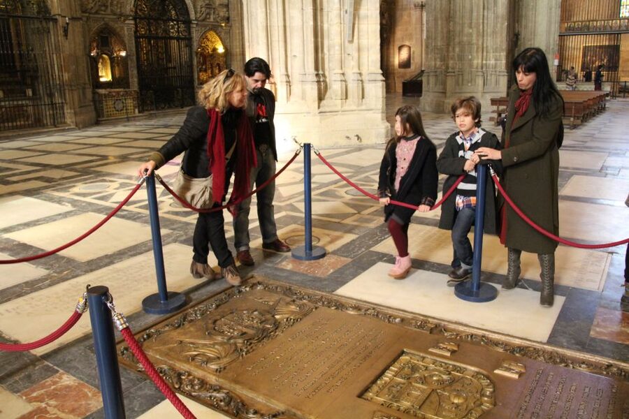 Seville: Royal Alcazar, Cathedral and Giralda Tower Tour - Why this Seville combination works