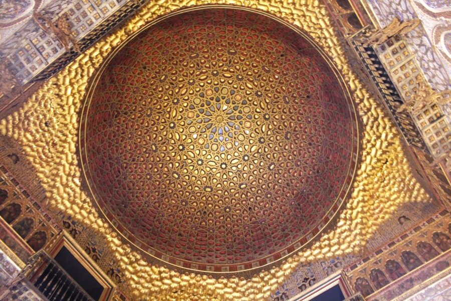 Seville: Royal Alcazar, Cathedral and Giralda Tower Tour - Entering the Royal Alcázar