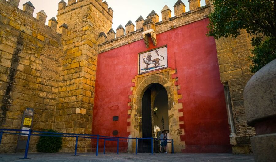 Seville: Royal Alcázar Skip-the-Line Tour by Local Experts - Meeting at the Indias Archive
