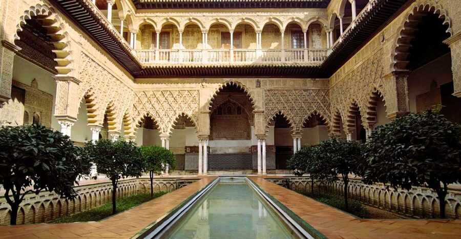 Seville: Small-Group Alcázar Guided Tour & Entry Ticket - Entering the palace with fewer ticket worries