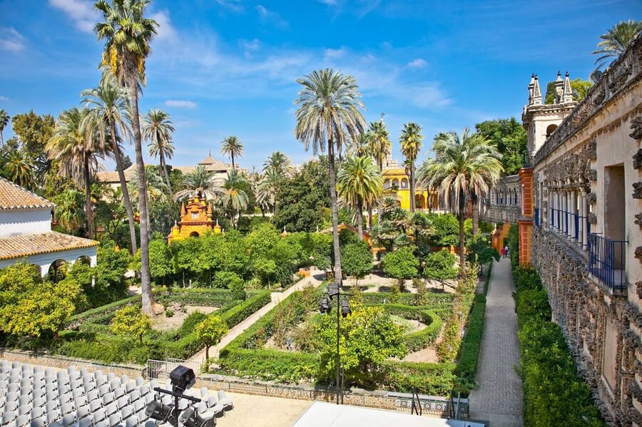 Seville: Tour Alcázar, Cathedral & Giralda Priority Access - What to bring and what to leave behind