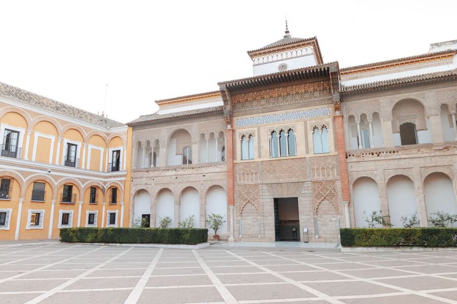 Seville: VIP Exclusive Early Access Tour of The Alcazar - Ferdinand, Isabella, Columbus, and King Peter I