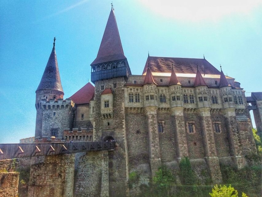 Sibiu: Alba Iulia and Corvin Castle Guided Tour - The legends behind the stone walls