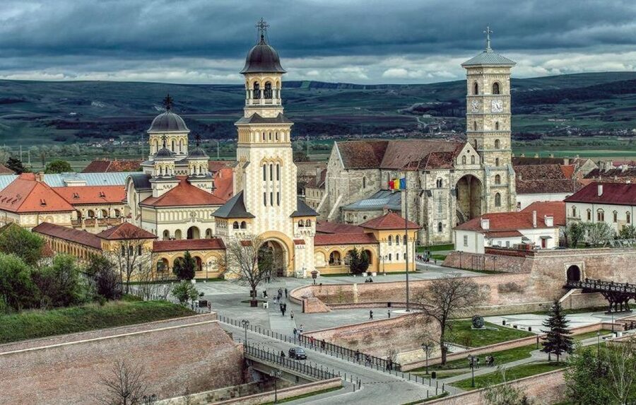 Sibiu: Alba Iulia and Corvin Castle Guided Tour - Entering Corvin Castle between 11:30 AM and 1:00 PM