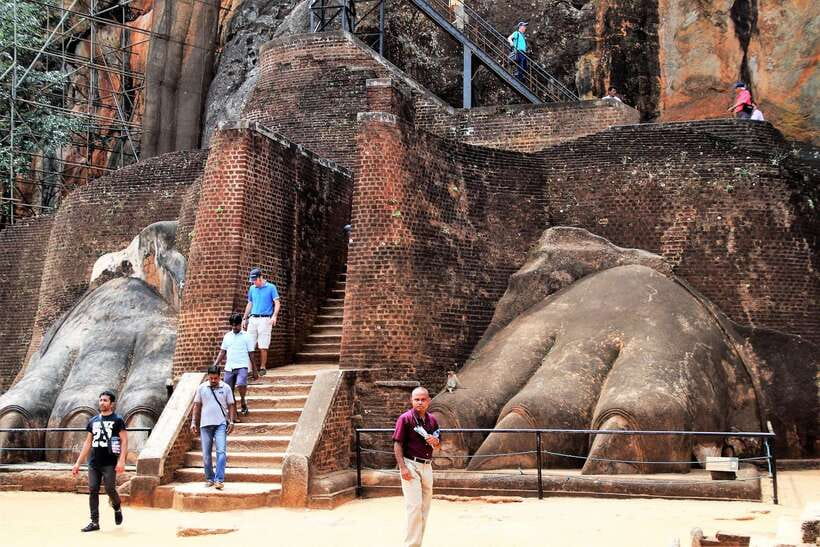 Sigiriya: Rock Fortress Private Guided Walking Tour - The boulder gardens and ancient design