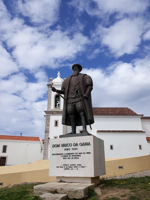 Sines: Tour of the historic center, museum & castle of Sines - Walking the castle walls for Bay of Sines views