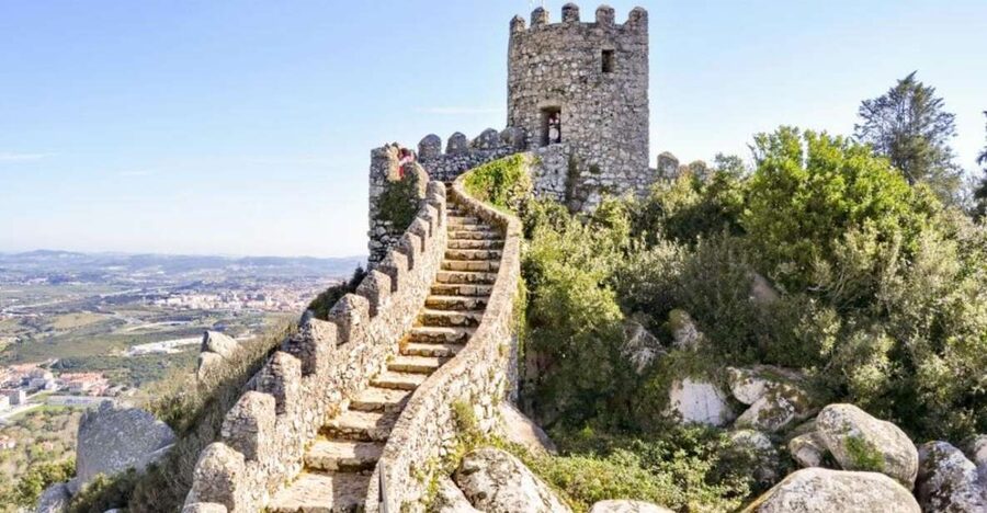 Sintra: Castle of the Moors Skip-the-Line Ticket+Audio Guide - Entering the castle and finding your way