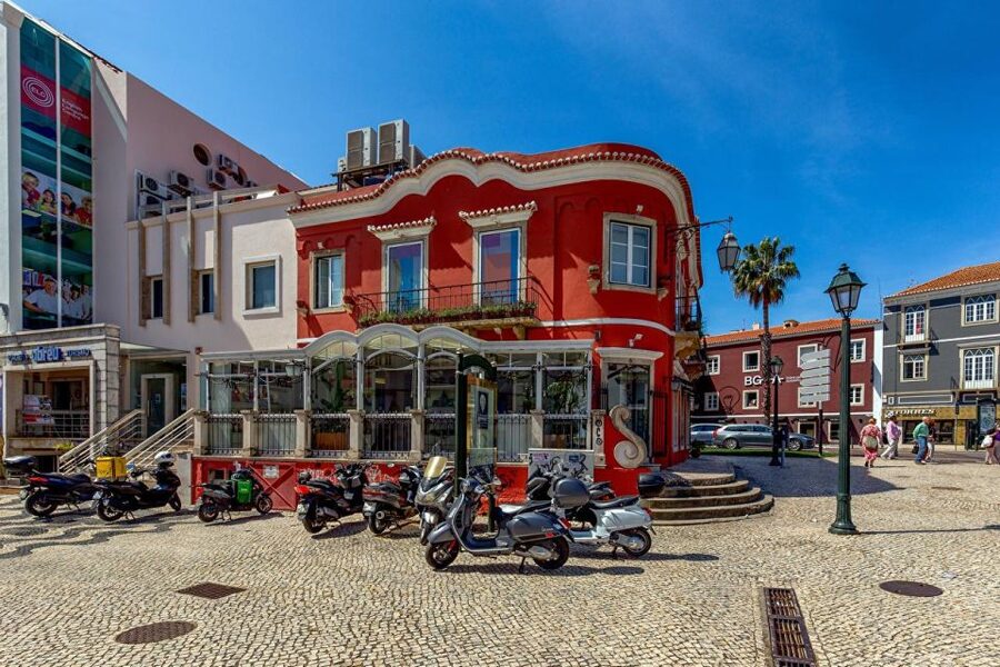 Sintra: Moorish Castle, Pena Palace, Cabo da Roca, & Cascais - What the guides add to the day