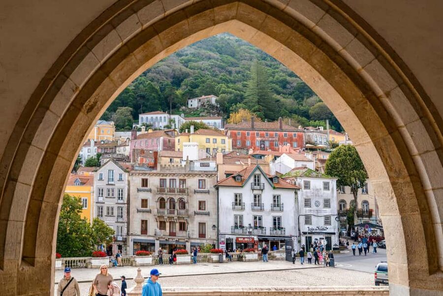Sintra Small Group: Pena Palace, Moorish Castle & Cascais - Cascais: two hours to eat and wander