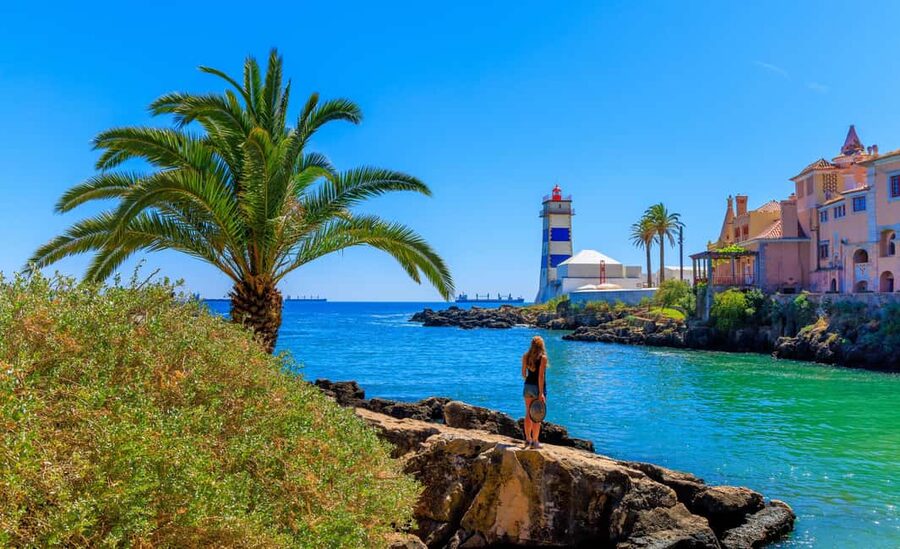 Sintra Small Group: Pena Palace, Moorish Castle & Cascais - What the small van and guide add