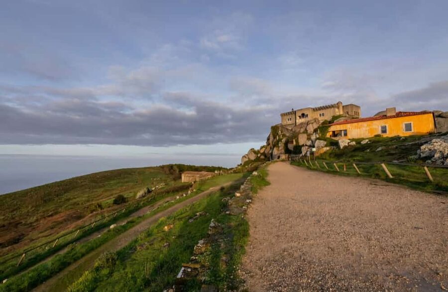 Sintra Small Group: Pena Palace, Moorish Castle & Cascais - Who should book this experience?