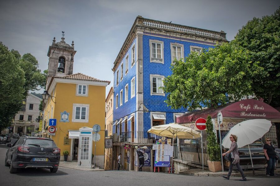 Sintra: Walking Tour with Palace, Castle, and Old Town Visit - Starting at Sintra station and climbing into the hills