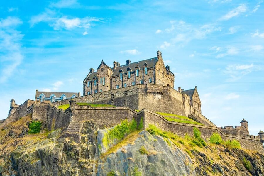 Skip-the-line Edinburgh Castle with Old Town Walking Tour - A brief look at St Giles’ Cathedral