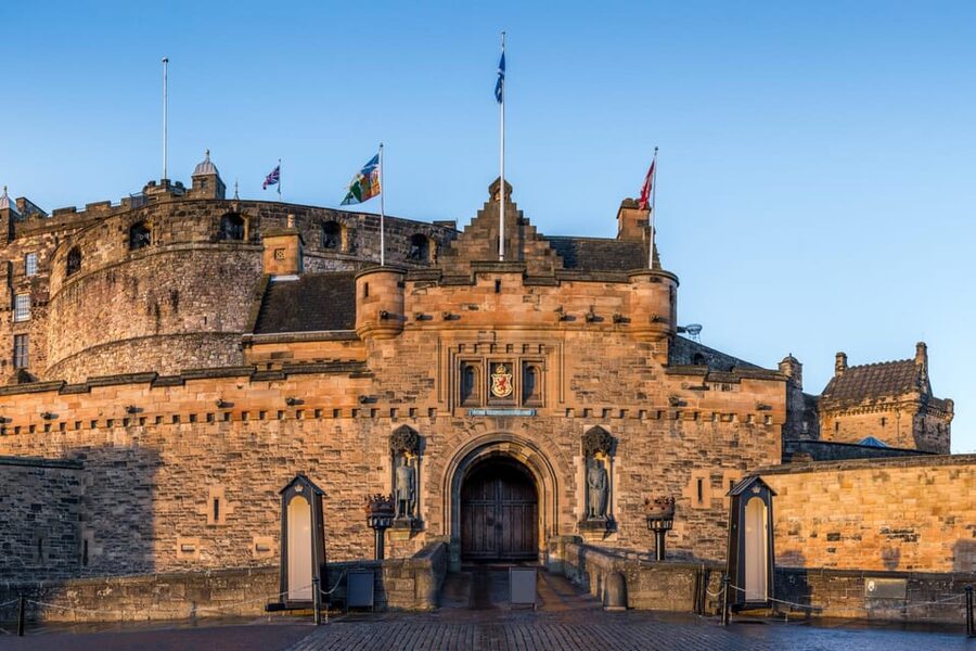 Skip-the-line Edinburgh Castle with Old Town Walking Tour - Mary, Queen of Scots and the royal story