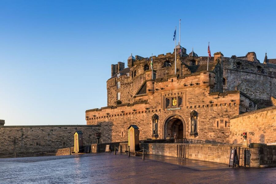 Skip-the-line Edinburgh Castle with Old Town Walking Tour - What skip-the-line entry really gives you