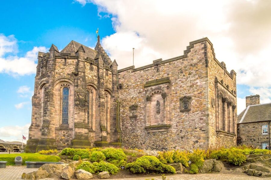 Skip-the-line Edinburgh Castle with Old Town Walking Tour - Is $308 per person good value?