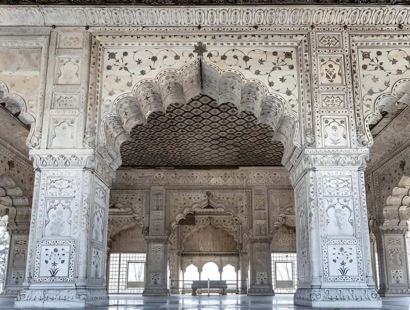 Skip-the-Line Guided Tour of Delhi's Iconic Red Fort - Gardens, water channels, and the pace of the walk