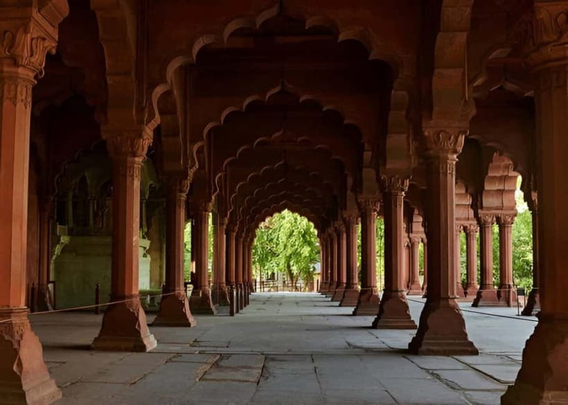 Skip-the-Line Guided Tour of Delhi's Iconic Red Fort - Entering through Lahori Gate