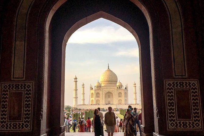 Skip the line "Taj Mahal" & "Agra Fort" Tickets with live Tour Guide. - What the guide adds to the visit