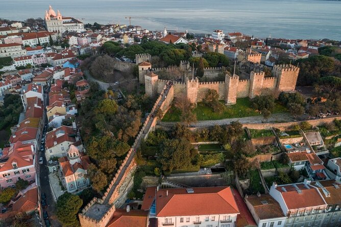 Skip the Line Ticket Castelo de S. Jorge - Meeting the coordinator at Travessa do Chão da Feira