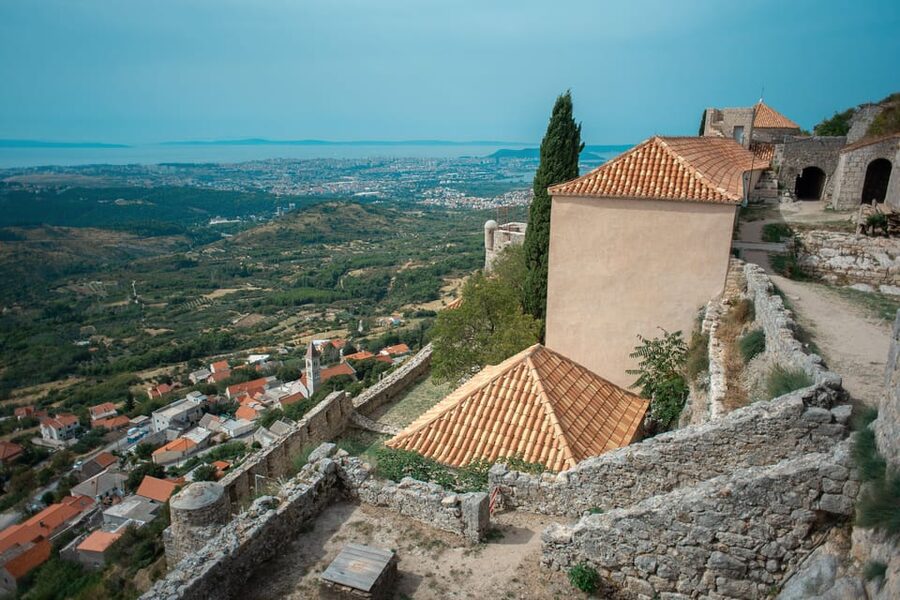 Split: Private tour to Klis Fortress and Vranjača cave - The SUV, timing, and private format